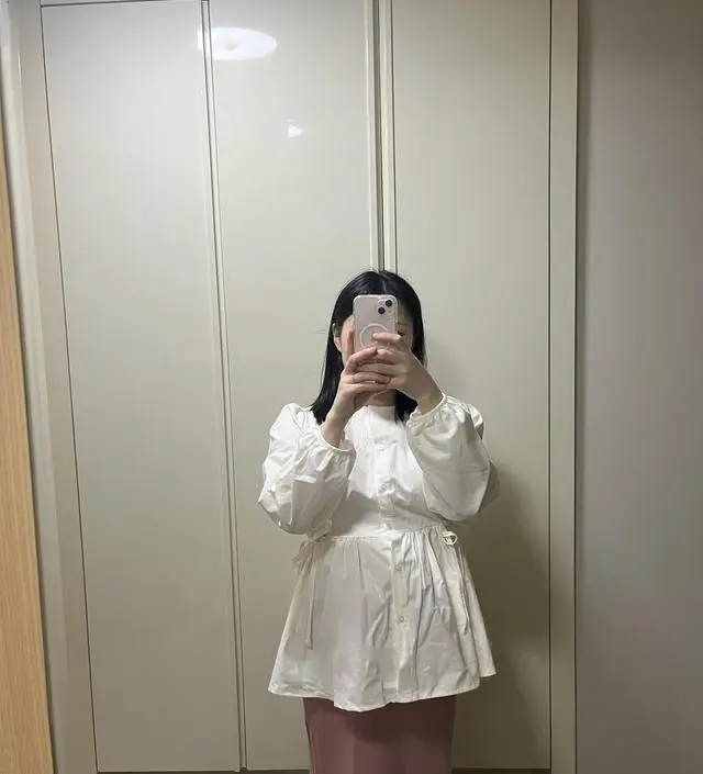 품이 넉넉해서 좋고, 끈으로 허리 조절 가능해서 애기 낳고도 입을 수 있을 것 같아요!