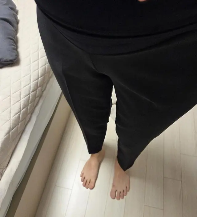 매우 편해요. 스판이 있어서 잘 늘어나고 몸매도 예쁘게 받쳐주네요. 겨울엔 추울거 같