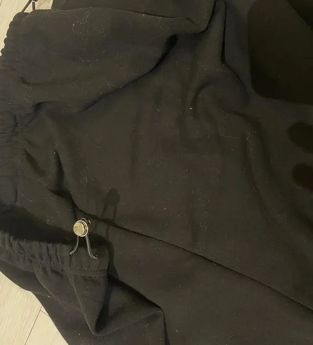 리뷰보고 사이즈 고를 수 있는 줄 알았는데 바꼈나봐요~ 키 157인데 바지가 길긴 길어요