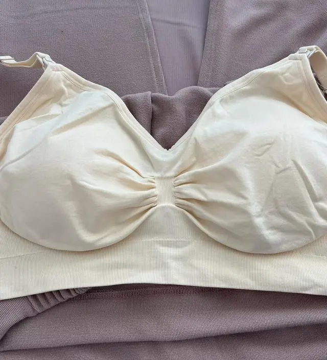 촉감 좋고 흉곽이나 가슴 압박하는 것 없이 편안해요. 기존에 입던 브라들이 점점 불편