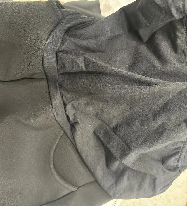 배를 감싸주는 부분이 있어서 편하게 입기 좋을것같아요
