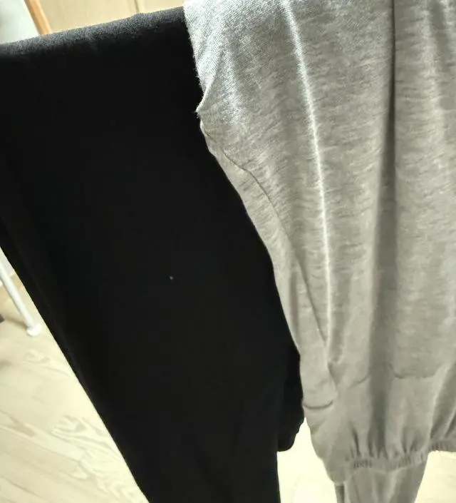 두터운 겨울용 바지랑 레깅스만 입다가
