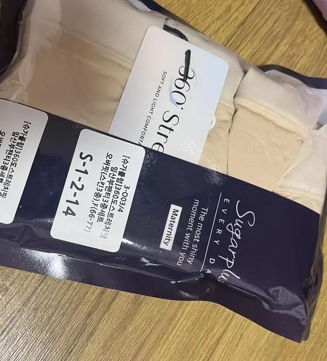 아직 초기라 입어보진 않았지만 색감 보는 그대로고요 부드럽습니다. 