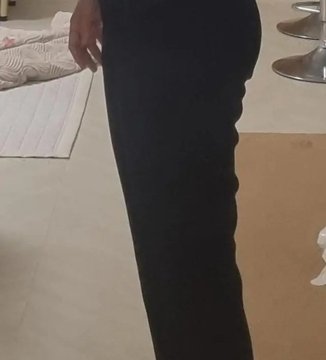 아직 배가 많이 부르지 않아 움직이다보면 바지가 조금
