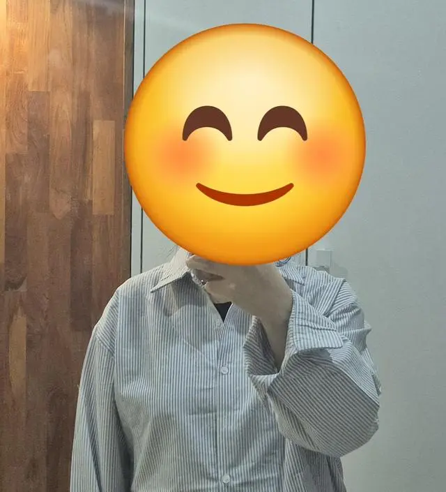 저한테는 소매도길고.. 많이컸어요;;  만삭까지 편하게입을수있겠지만 지금 23주차라그