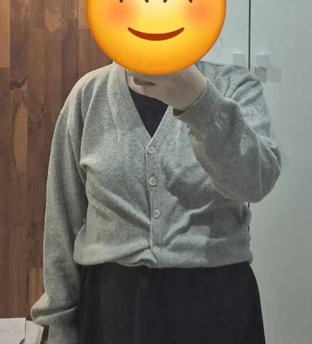 많은리뷰대로 구김도. 많이가고, 검정이라 그런지 먼지도 많이붙었어요ㅠ 그리구 제가 