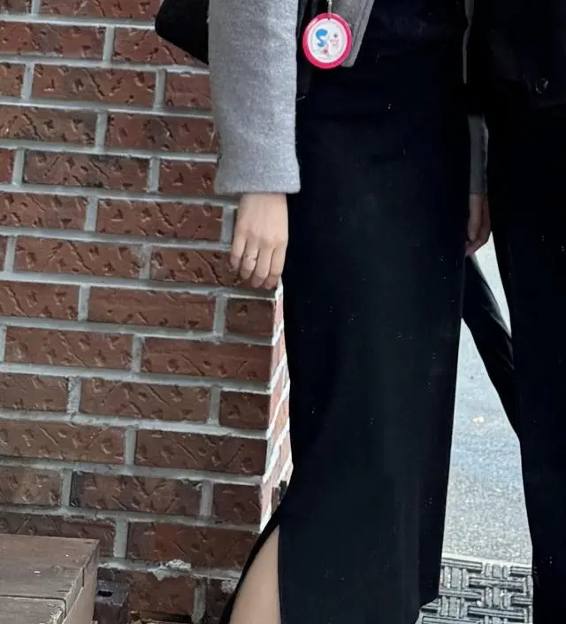 슬슬 배가 나오기 시작해서 여름까지 편하게 입으려고 구매했습니다! 너무 편하고 이쁘