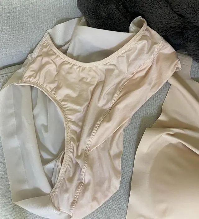 후기대로 편하네요 ㅠㅠ 가볍고 배도 안졸리고 심리스라 더 좋어용 ㅎㅎ 