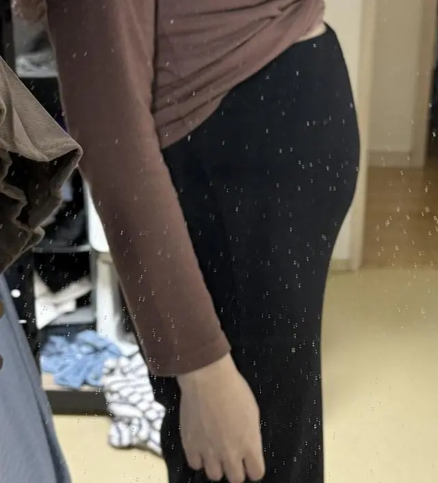 엄청편해요 키160인데 길이도딱이고 핏도아주맘에들어요!! 소재도 찰랑거려서 봄가을에