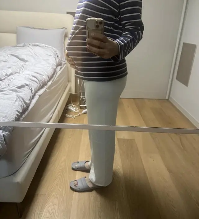 밴드로 되있어서 허리부분은 조절이 가능해서 편합니다 
