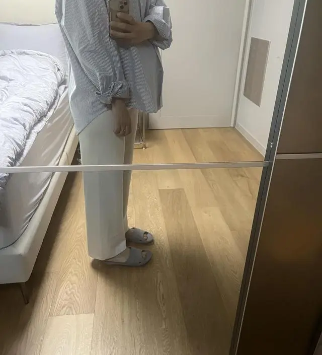 엉덩이까지 내려오는 길이라 레깅스 에다 입기 좋아요
