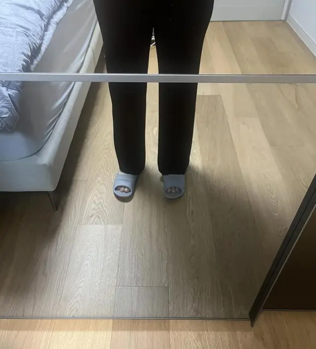 배를 편하게 감싸줘서 너무 편해요 길이도 딱좋아요 얇아서 겨울에는 못입을거 같아요