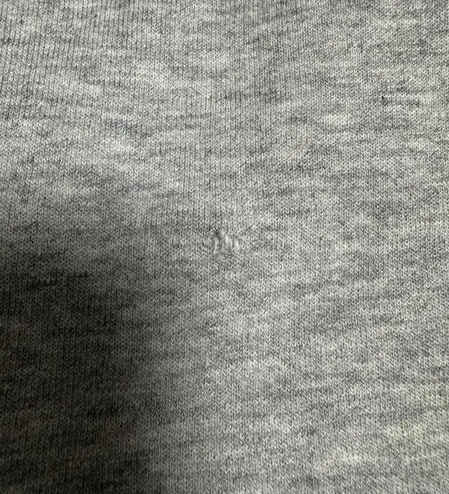 찍힘같이 불량있는 옷으로 받았네요.
