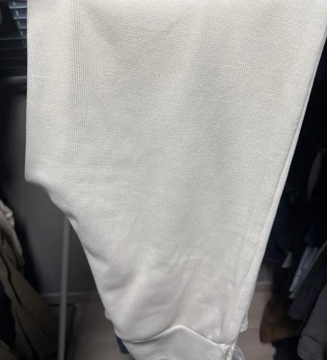 넘넘 편해요! 다른바지도 하나 더 삿는데 이게 훨씬편했어요 무릎도 안나오는거 같고 아