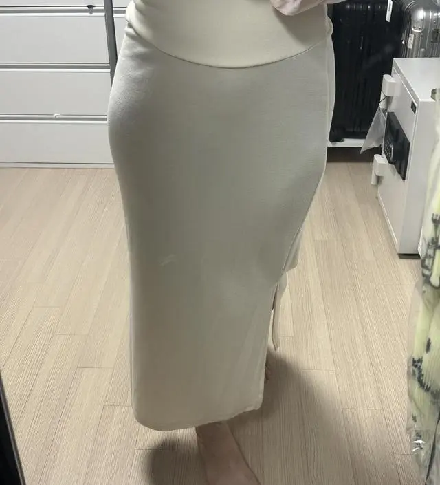 배까지 올라와서 편안해요! 그리고 쫀쫀하고 얇아서 봄에 잘입을것같아요 