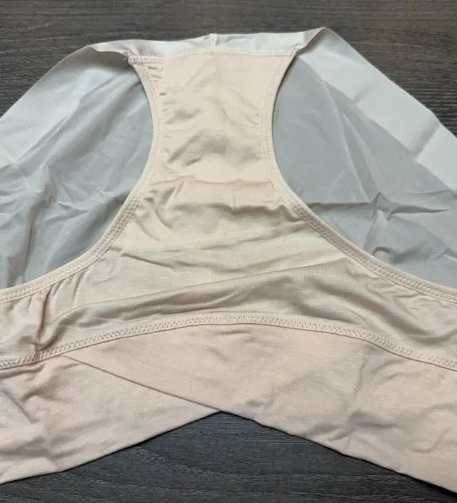 (24주) 배가 제법 나와서 그냥 팬티 입으면 아랫배가 졸리는데 V랩 형태라 배가 편해요