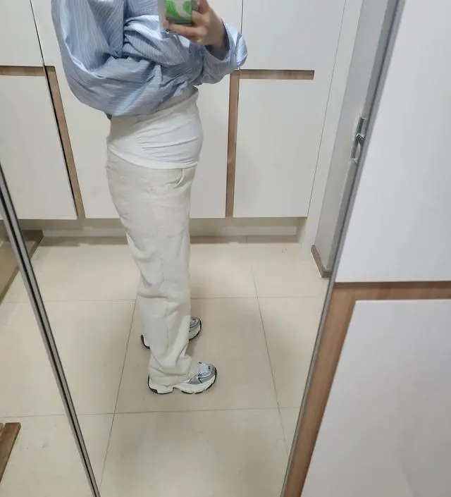 복부 고무줄부분이 회색이 아닌 흰색으로 와서 좋았구요! 다태아라 배가 금방 부를거 같