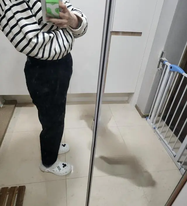 블랙 바지야 워낙 기본인거 같아 편해보이는 면바지로 주문했어요! 앞으로 입을거 생각