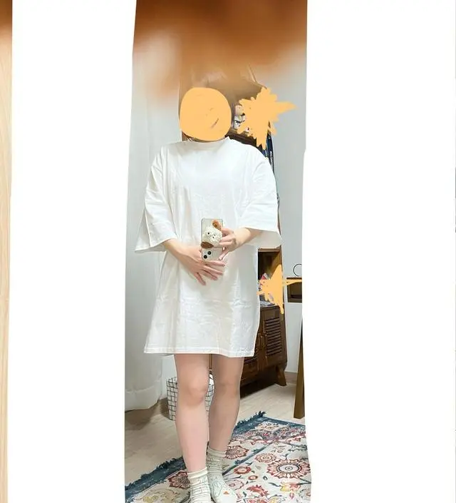 레깅스랑 입을수있는 엉덩이가리는 티셔츠 원해서 구매했어요 길이감 딱이네요 가디건이