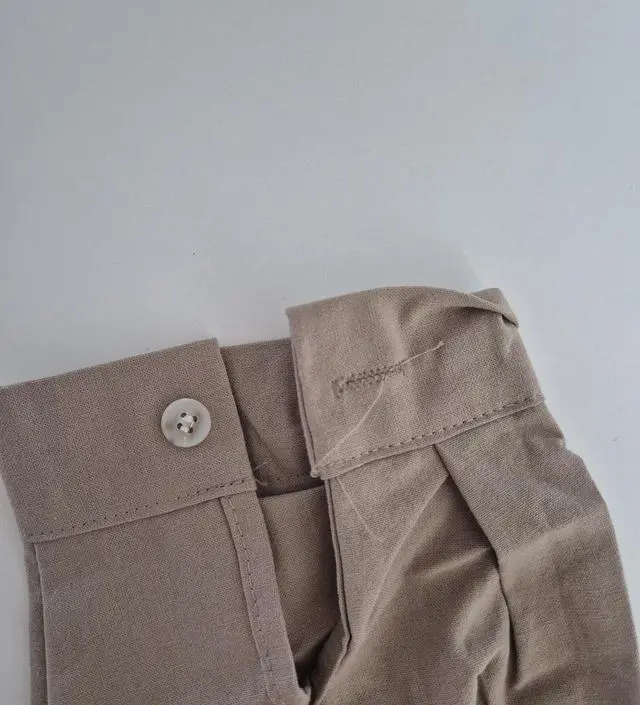 색감이나 재질은 비슷해서 좋은데 실 마감이.. 상태가 안좋습니다
