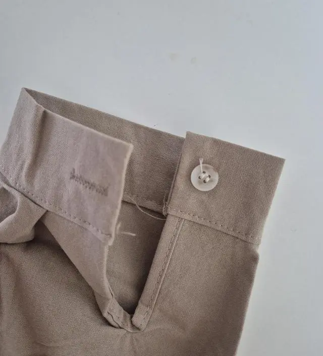 색감이나 재질은 비슷해서 좋은데 실 마감이.. 상태가 안좋습니다
