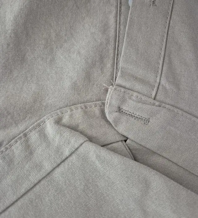 색감이나 재질은 비슷해서 좋은데 실 마감이.. 상태가 안좋습니다
