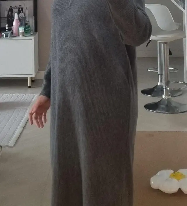 초가을 초봄에 입기 좋은것 같아요. 편하고 소재 느낌도 좋아요.