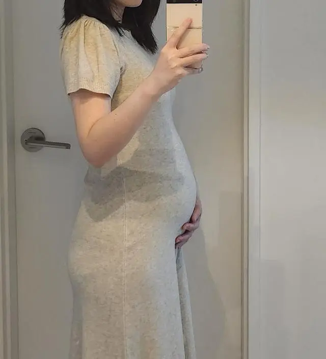 임부복이 이렇게 날씬해 보일 줄은 몰랐네요ㅎㅎ 16주됐는데 쌍둥이라 벌써 배가 나오기