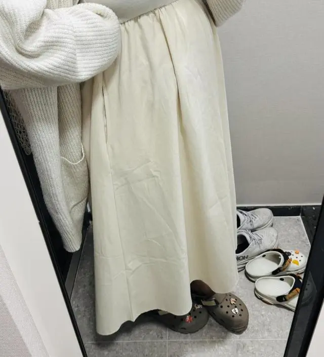 생각랬던 것 보다 더 노란 아이보리색이라 좀 놀랐어요;;
