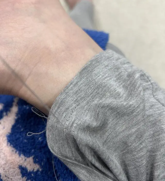 내구성이 너무 약해요.. 하루 입었는데 바지 밑단 앞뒤로 울이 이렇게 다 풀리네요 ㅠㅠ