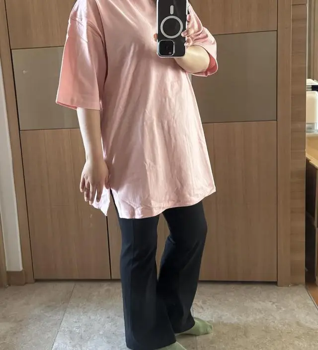 이것은 원피스인가 박스티인가 싶을정도로 기장도 길고 박시한데 그래서 만삭까지 잘 입