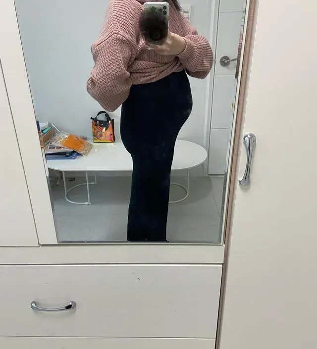 입은 듯 안 입은 듯 진짜 편하고 배도 하나도 안쪼이네요~임신 후기 되어도 괜찮을 것 