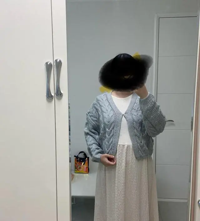 같이 산 니트랑 레이어드해서 입으려고 샀어요~ 비슷한 다른 제품은 위에가 난닝구스타