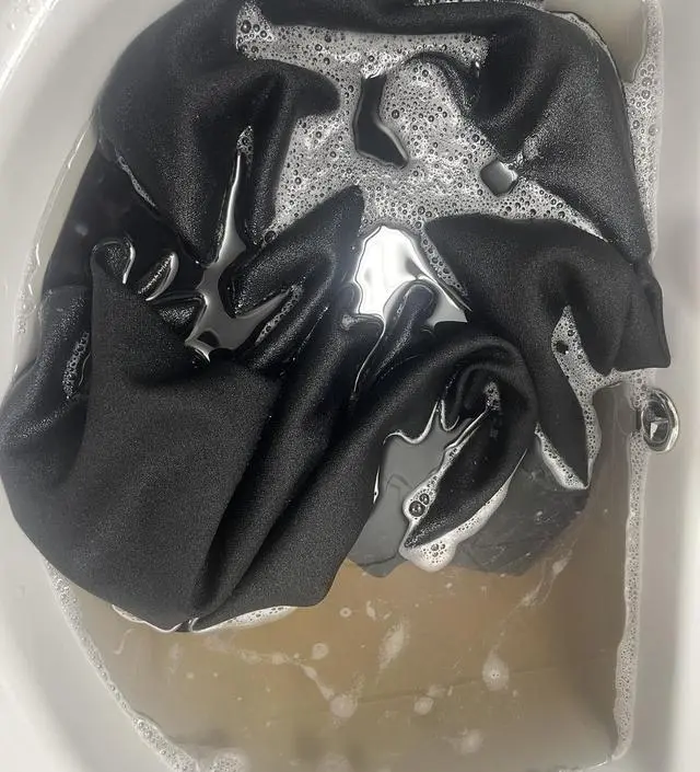 옷 퀄리티나 그런건 가격대비 괜찮아요! 너무 추리닝 같으면 회사 못입고 다닐거같은데