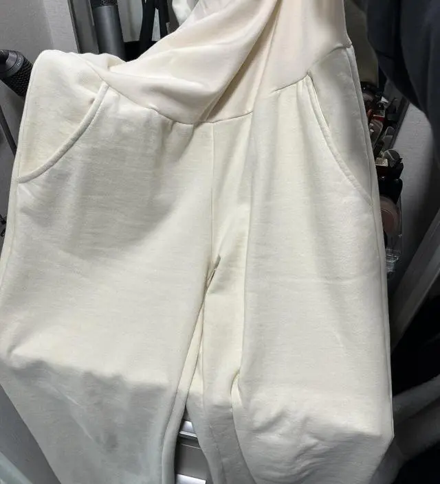 바지 질도 좋고 너무 편해서 다른 색상으로 더 구매하려고 왔습니다. 다만 크림 색상의