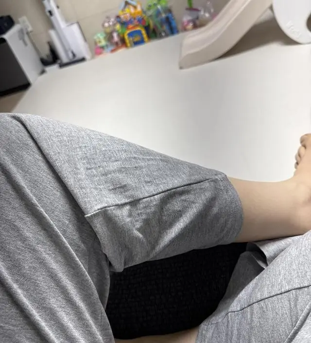 멜란지는 짧다고 되어있긴 했지만 이렇게 짧을줄 몰랐네오 7부바지에요 참고로 저는 키