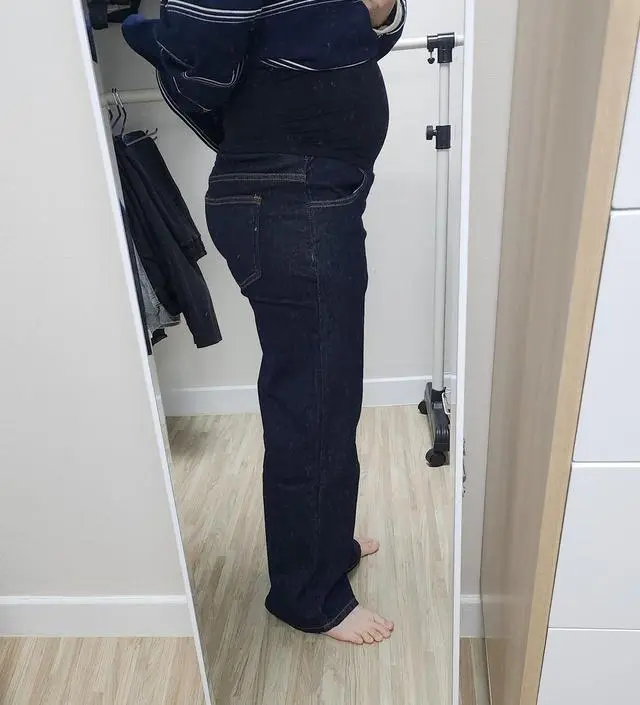 엉덩이 허벅지 몰빵 하체라 바지가 정말 맞는걸 찾기 어려워요 .. 
