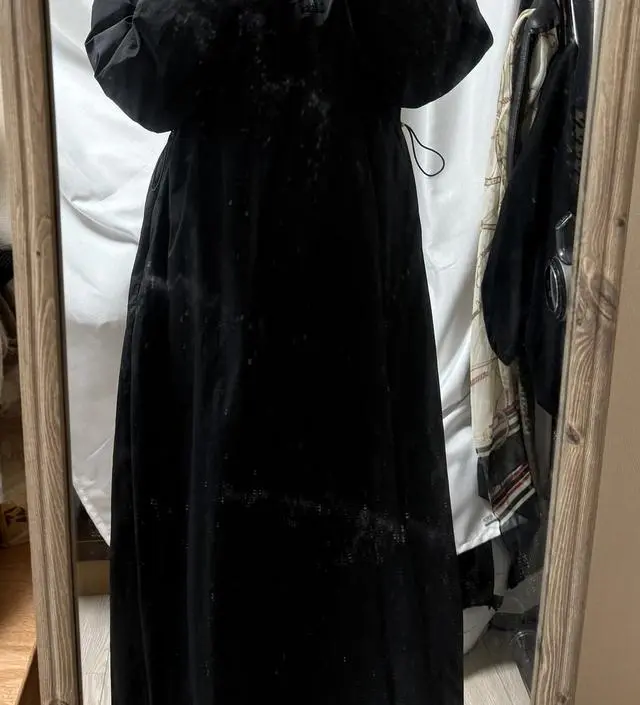 바스락거려서 구김이 없고 이번추위꺽이면 편하게 잘 입고다닐꺼같아용