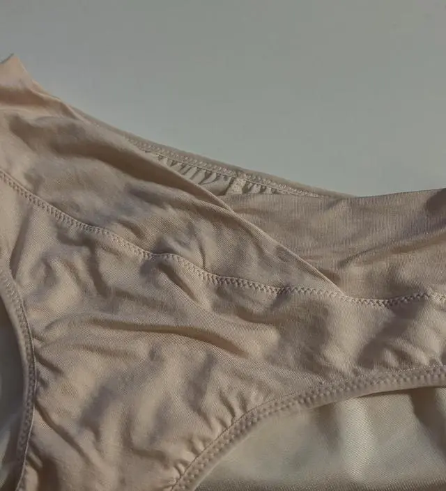 아직 배는 안나왔지만 원래 입던 속옷이 답답해서 구매했는데 진짜 좋아요 엉덩이부분은