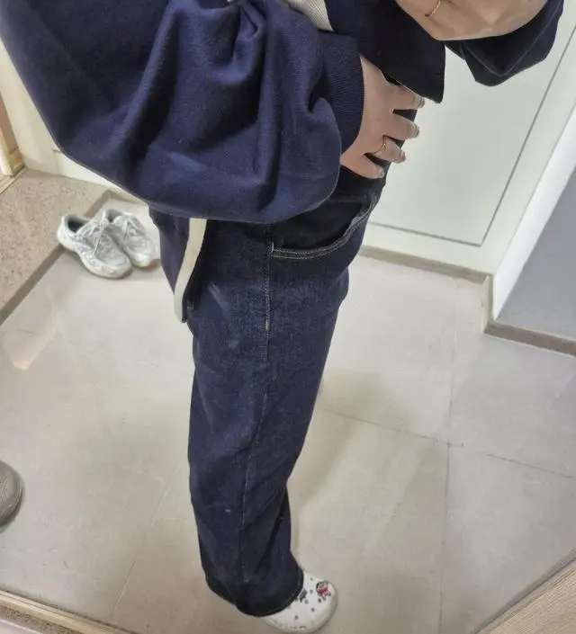 엄~~청 편해요. 아직 배가 나오진 않았지만 임신전에부터 살 찌던 중이어서 원래 입던 