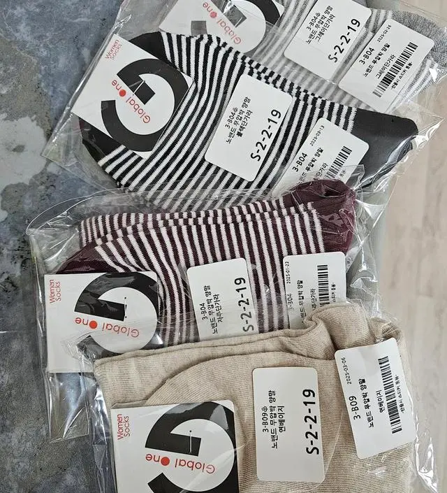 색깔도 예쁘고 조리원에서 잘 신을거 같아요 