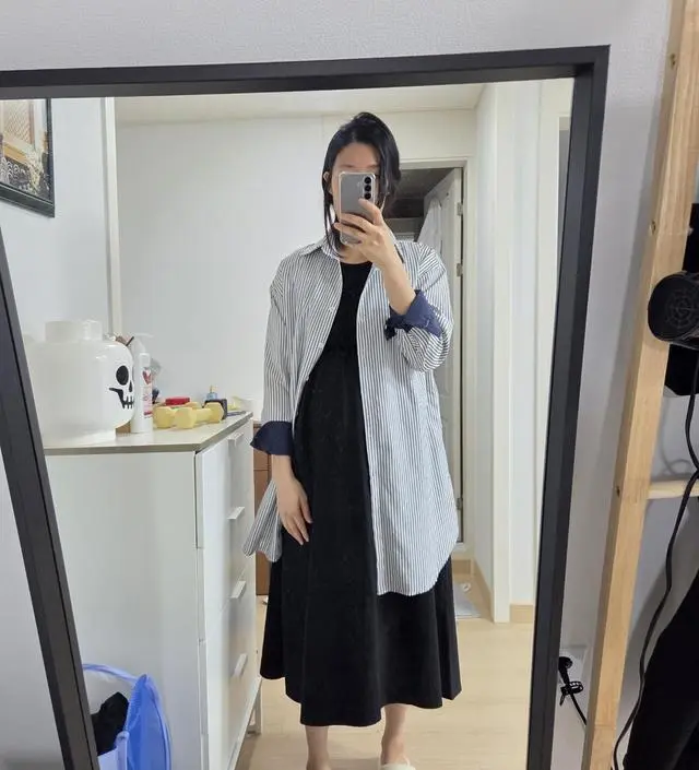 집에 있는 옷들이랑 같이 해서 입기 좋구 
