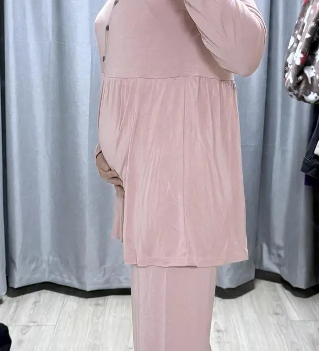 160/55 20주인데 임신전 입엇던 잠옷들이 배가 너무 쫄려서 구매햇어요. 소임에서 치마