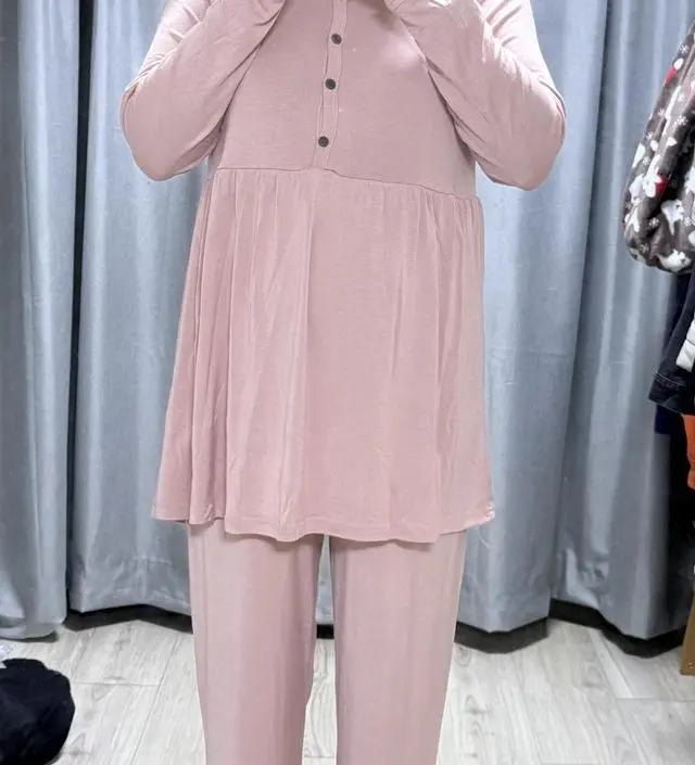 160/55 20주인데 임신전 입엇던 잠옷들이 배가 너무 쫄려서 구매햇어요. 소임에서 치마