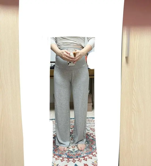 입어보니 부드럽고 몸에 착 감겨서 느낌 너무좋네요~ 운동할때도 외출할때도 입기 딱이