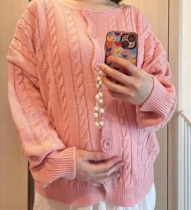 완전 오버핏으로 임신 후기임에도 널널하게 맞아요 
