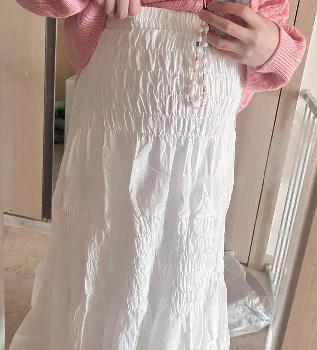 이런 디자인 치마가 여러개있지만
