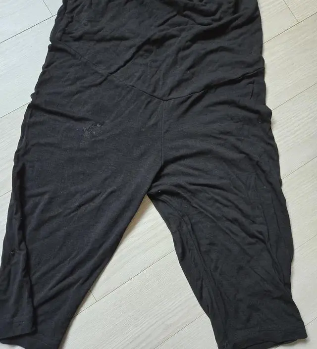 다른 레깅스는 라지 입는데 푸딩스판 5부 레깅스는 m이 맞아요 신축성 있고 긴티셔츠랑