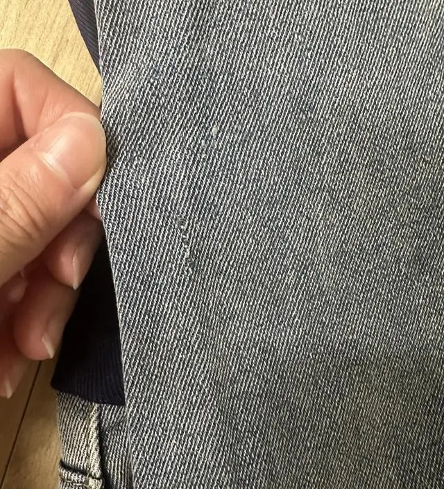 조금 하자가 있는것처럼 왔는데 교환하면 너무 오래걸릴것같아서 그냥 입었습니다 
