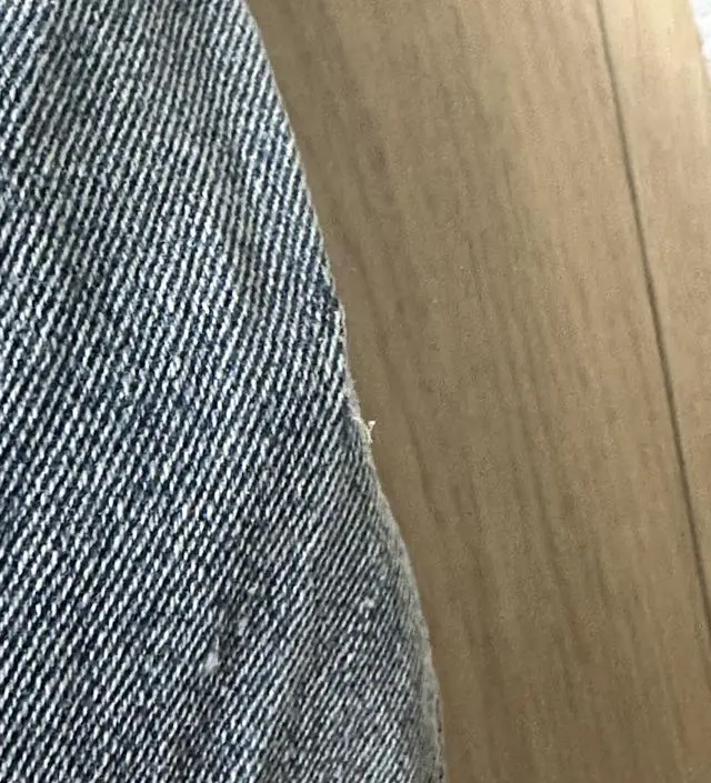 조금 하자가 있는것처럼 왔는데 교환하면 너무 오래걸릴것같아서 그냥 입었습니다 
